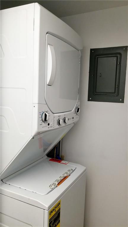 RACQUET CLUB 10 - Residential Lease