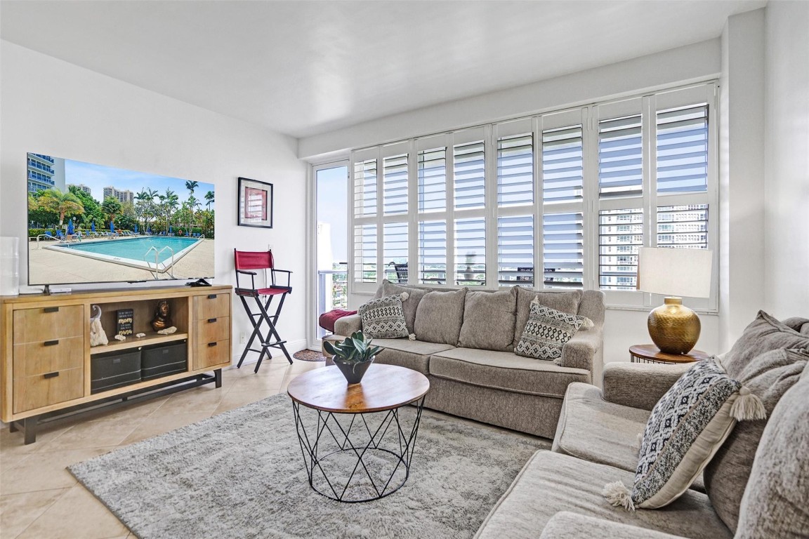 3333 NE 34th Street 1006