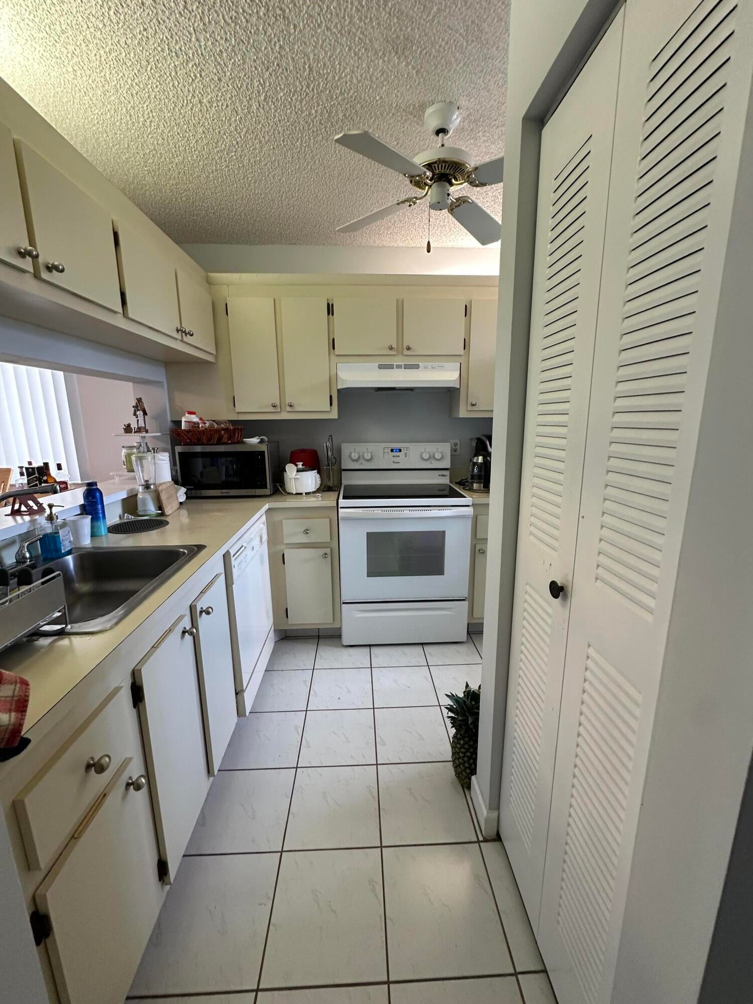 3138 Via Poinciana 317