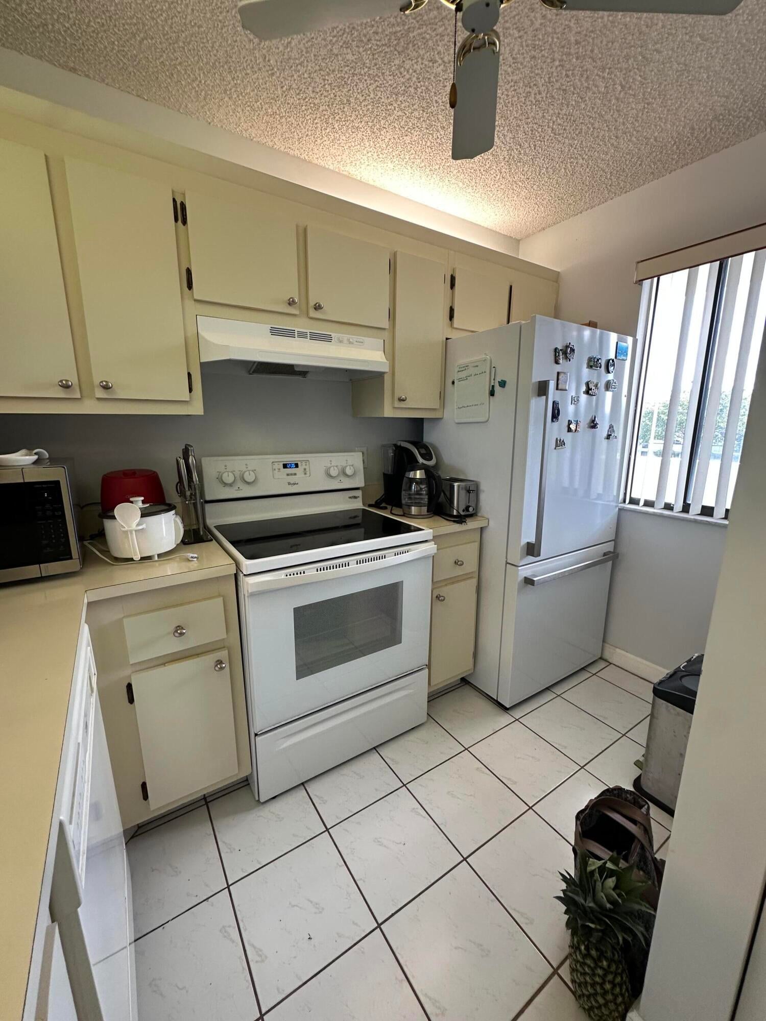 3138 Via Poinciana 317