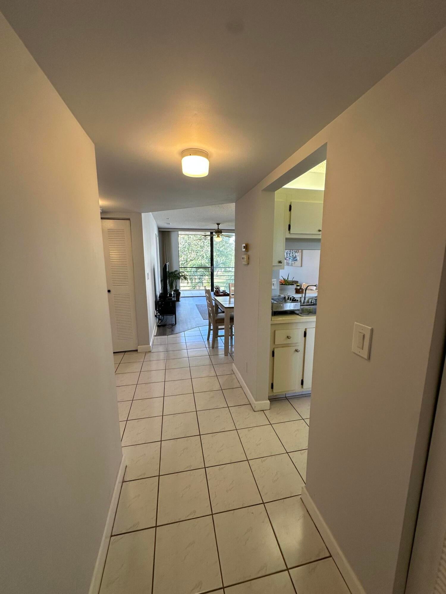 3138 Via Poinciana 317