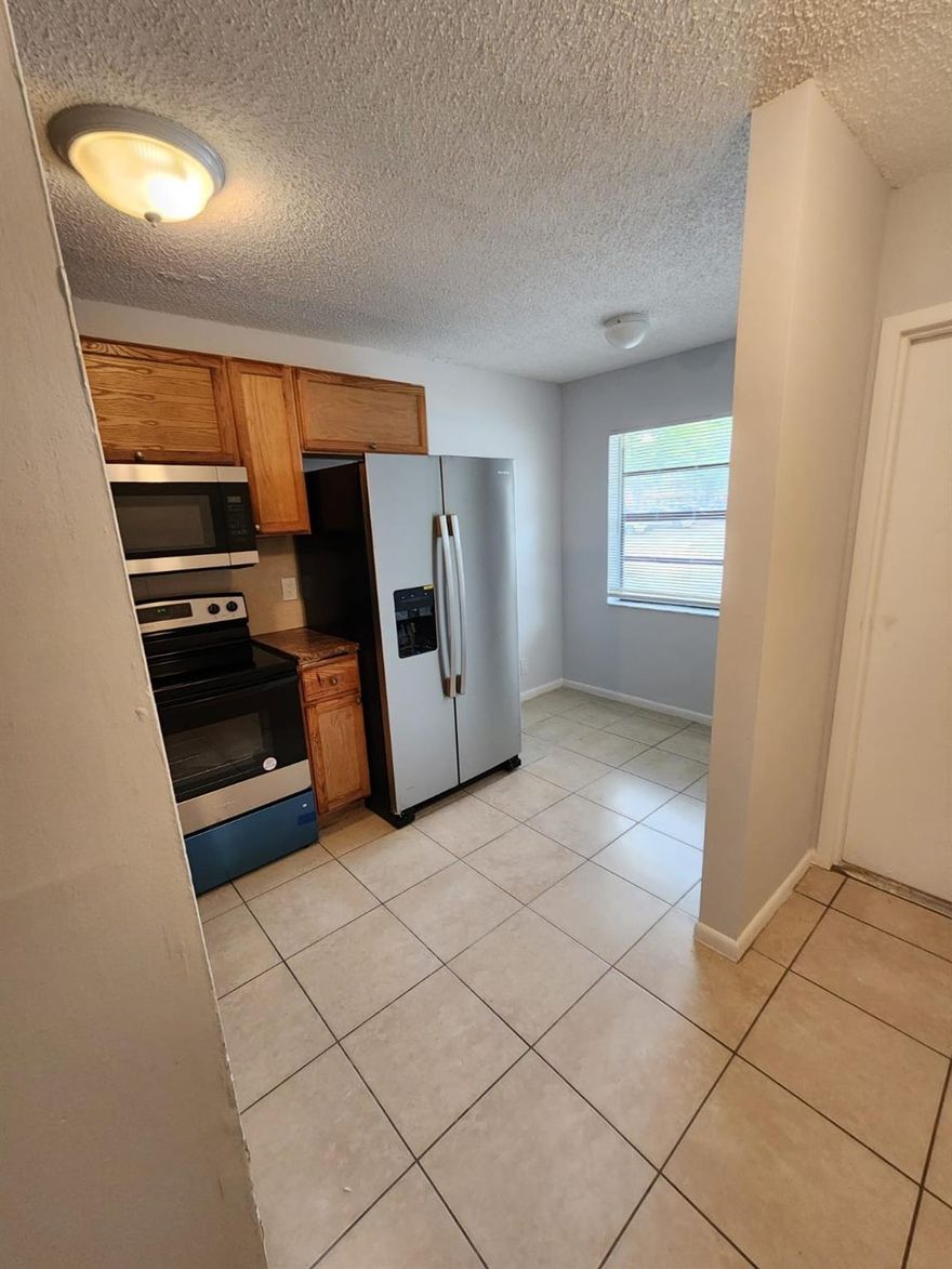 Attention Investors and First-Time Buyers!Discover the perfect opportunity with this beautifully2-bedroom, 1-bathroom apartment, tile floor and situated on the desirable first floor. Whether you're looking to invest or seeking your first home.Key Features:2 Bedrooms,1 Bathroom, Convenient First Floor LocationWith its potential for rental income and its appeal to first-time buyers, this apartment is a must-see! Seize this chance to secure your future in real estate.