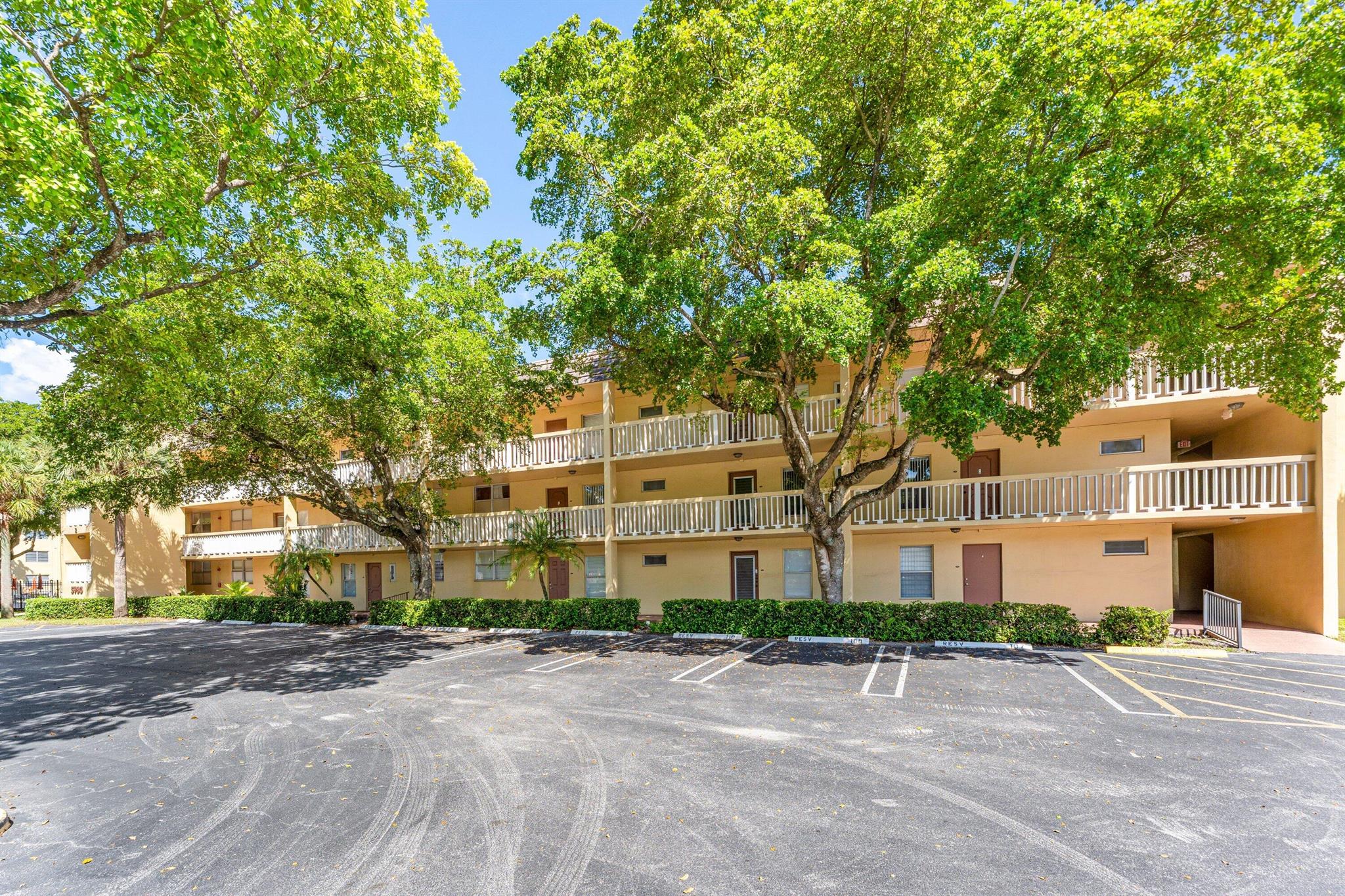 Bermuda Club - Residential