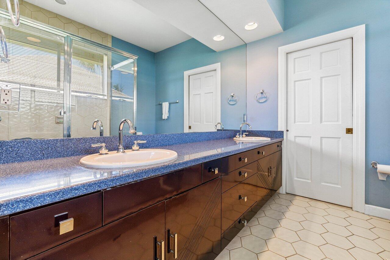 SAILFISH POINT - Residential