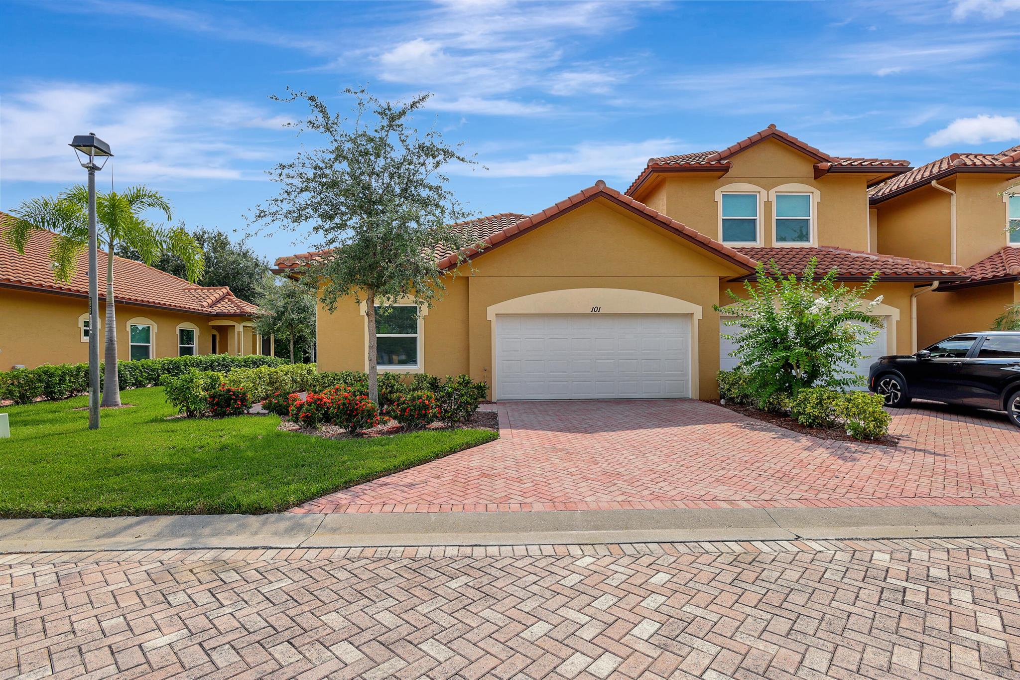 Like new barely lived in and partially furnished. Corner unit right across from pool. Great split floor plan, full 2 car garage it's in asecure quiet community near the mall and 95.