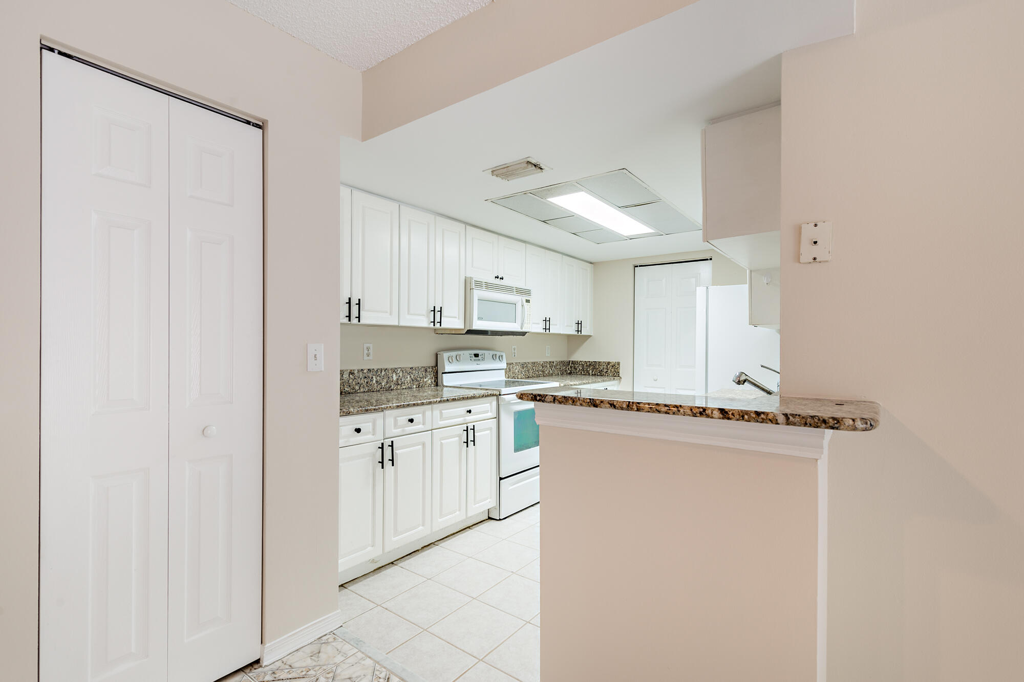 GRAND VIEW AT CRESTWOOD CONDO - Residential