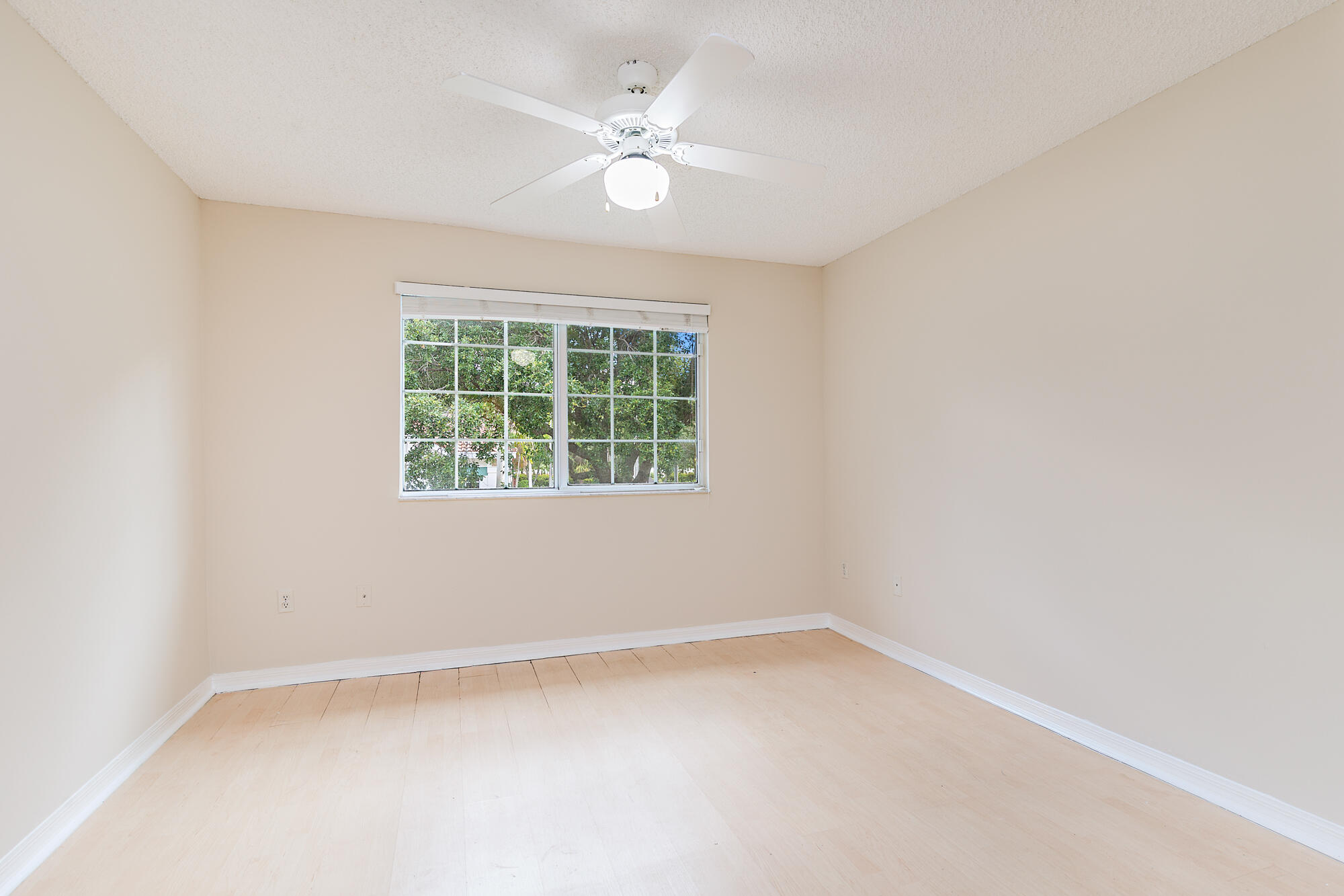 GRAND VIEW AT CRESTWOOD CONDO - Residential