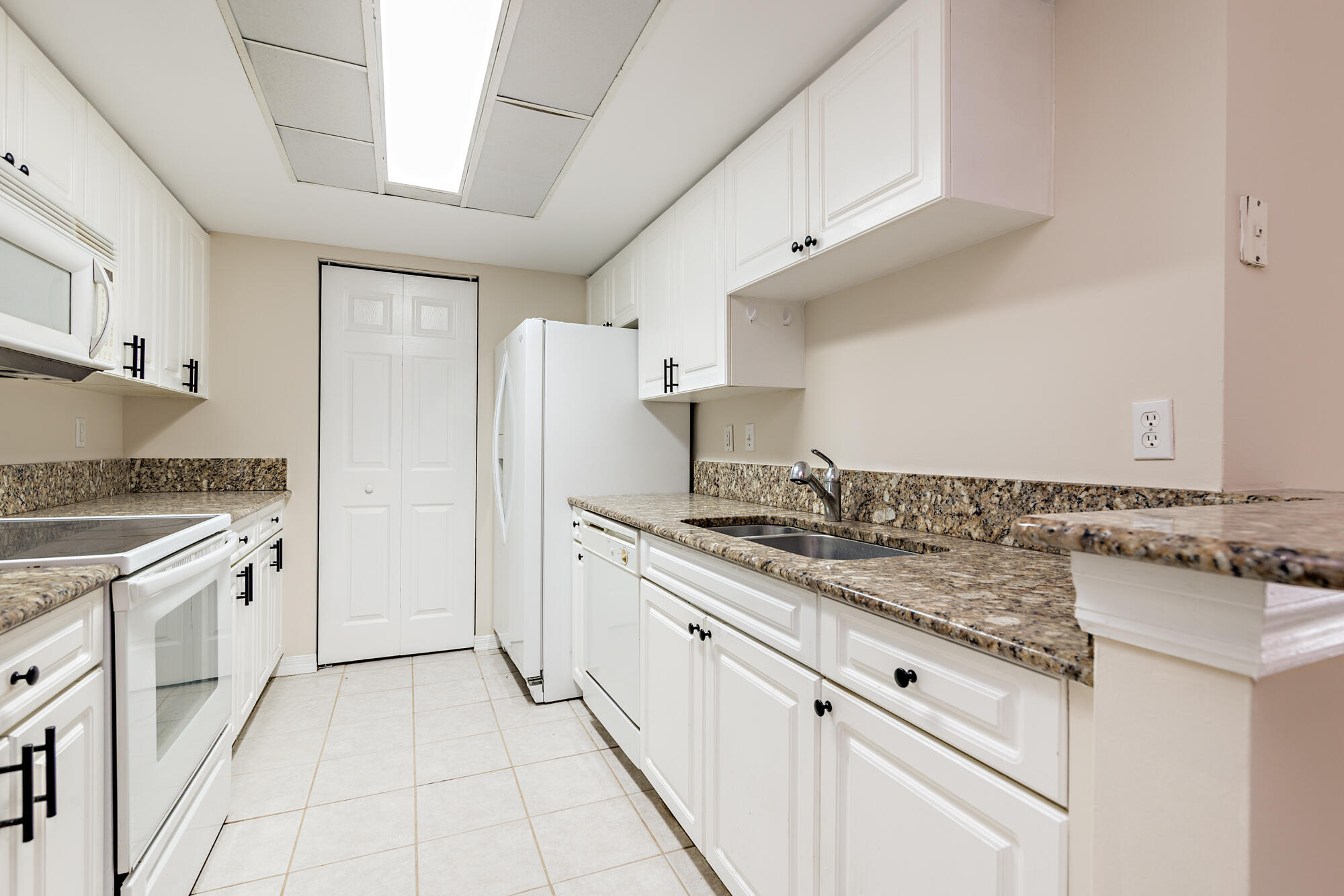 GRAND VIEW AT CRESTWOOD CONDO - Residential