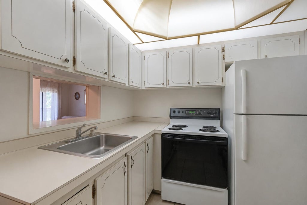 Photo of 16750 NE 14th Avenue #303, Miami, FL 33162 (MLS # B26045507)