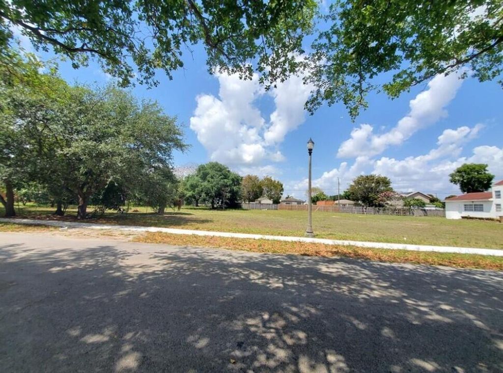 Photo of 56 SW 56 Avenue, Davie, FL 33314 (MLS # B26003481)