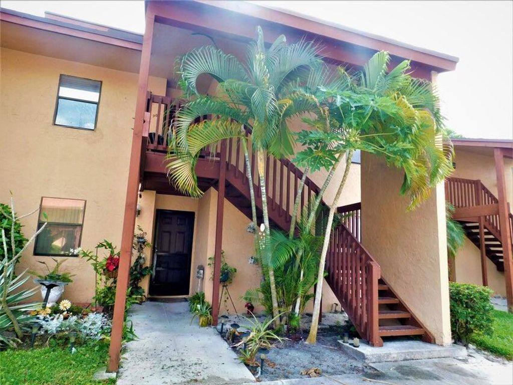 Photo of 902 Lakeview Circle, Royal Palm Beach, FL 33411 (MLS # R11133084)