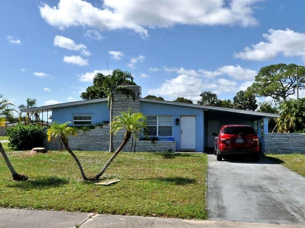 Photo of 102 NE Entrada Avenue, Port Saint Lucie, FL 34952 (MLS # R10712763)