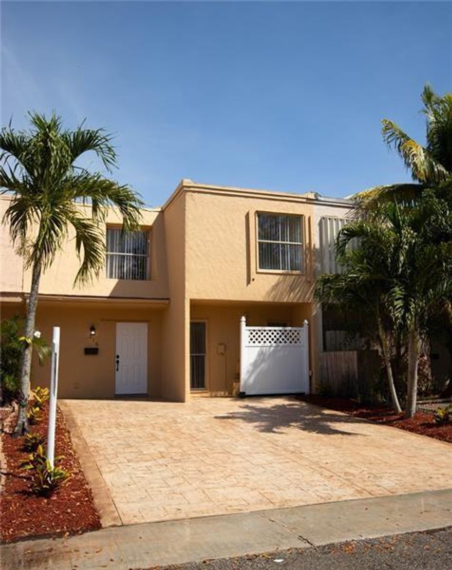 great totally remodeled townhome in coconut creek, 2 story fenced yard pets ok. granite counter tops tile flooring new appliances in great condition ready to go... 1st last & sec a must.