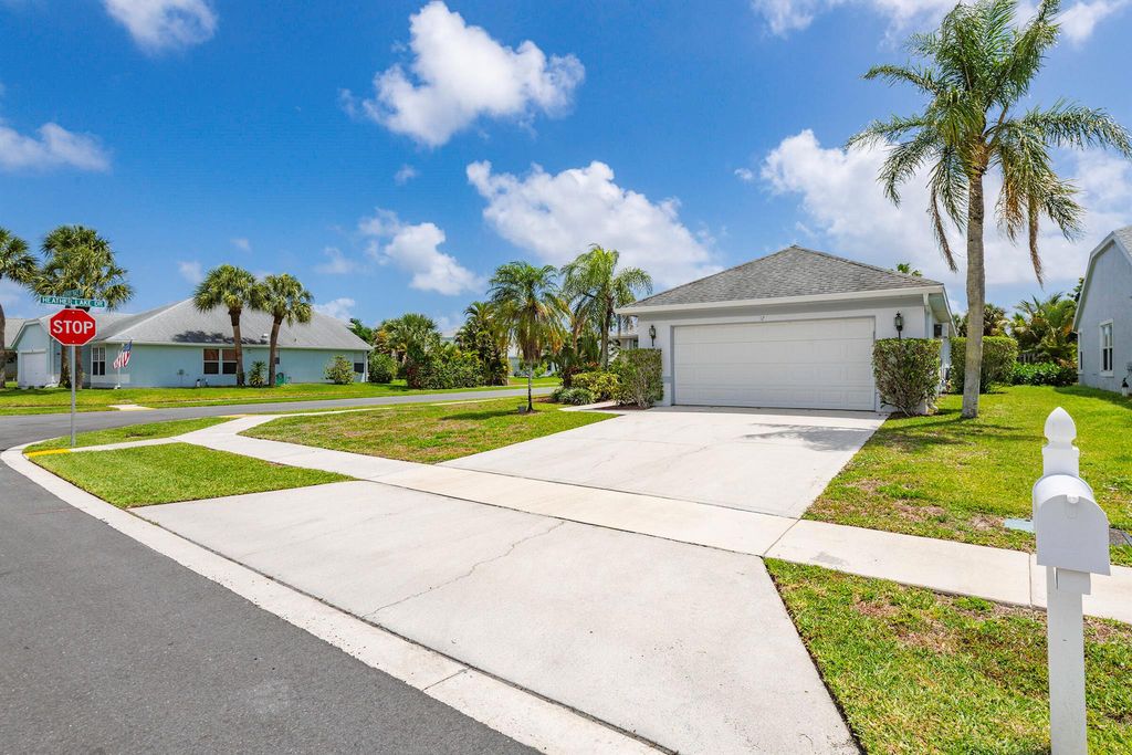 Photo of 17 Heather Trace Drive, Boynton Beach, FL 33436 (MLS # R11078581)