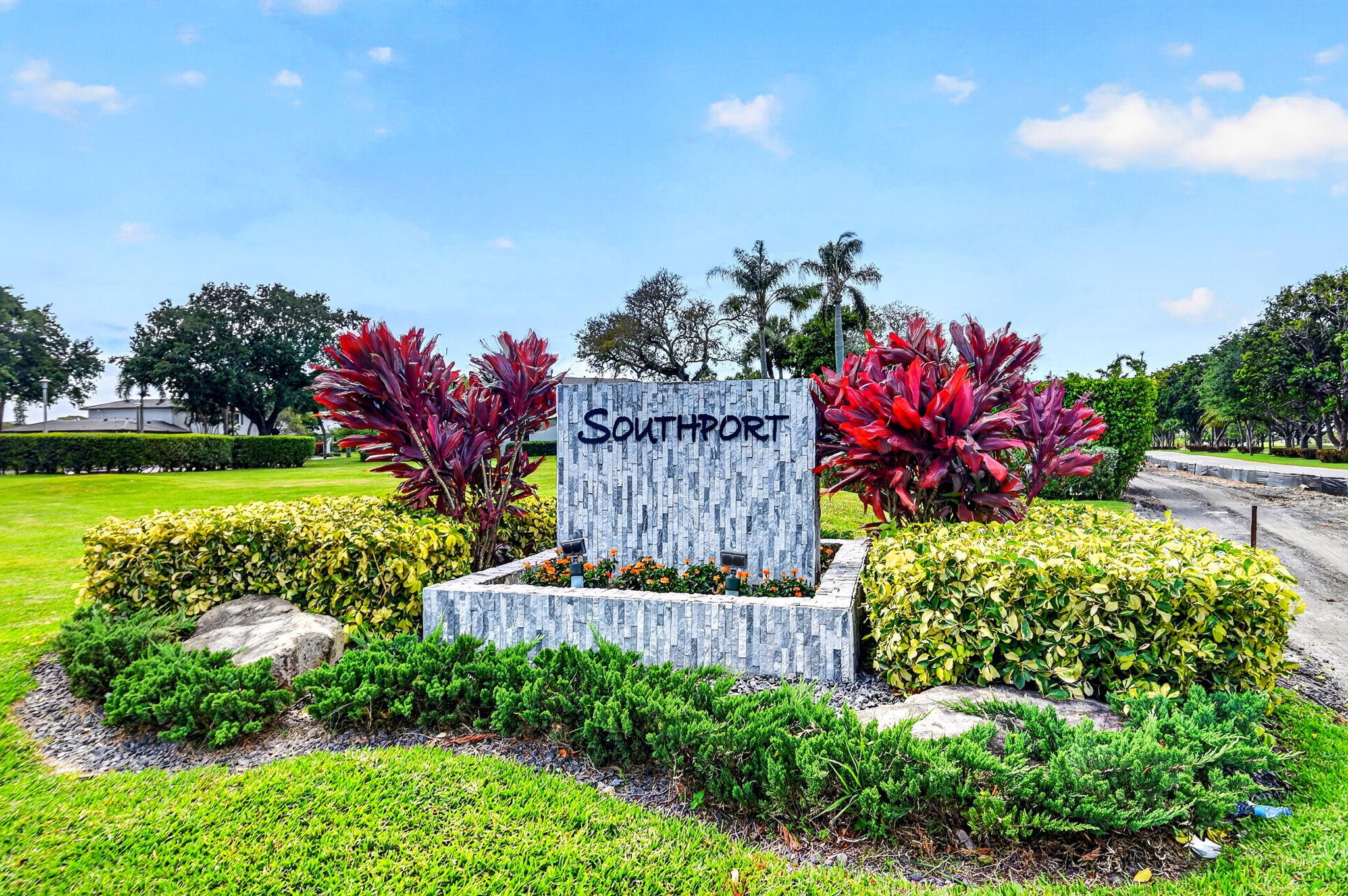 SOUTHPORT AT HUNTERS RUN CONDO - Residential