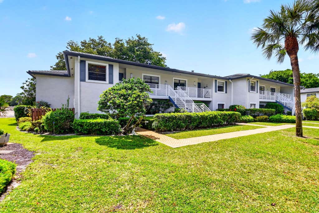 Photo of 10 Southport Lane #A, Boynton Beach, FL 33436 (MLS # B26012307)