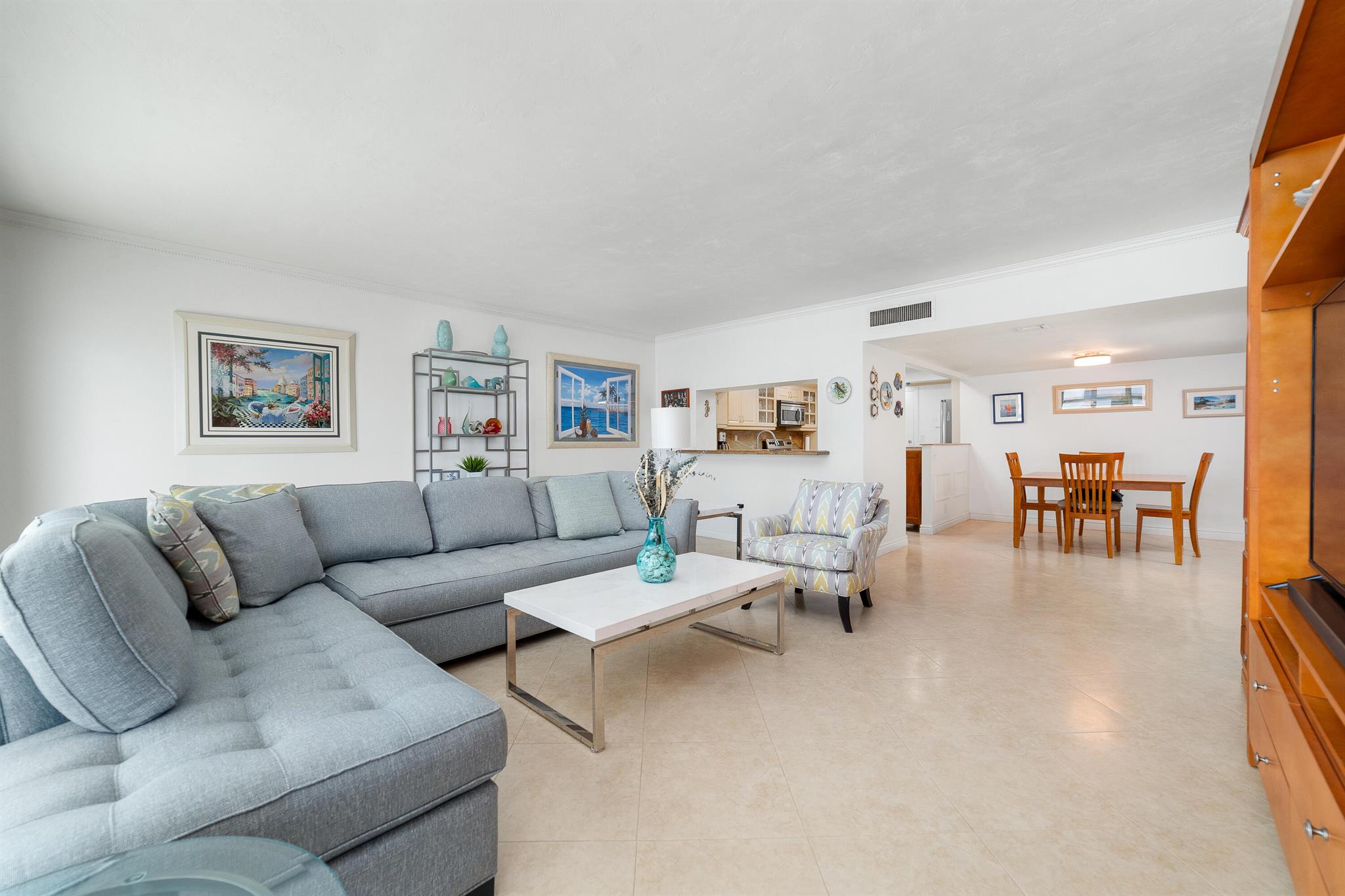 REGENCY TOWER SOUTH CONDO - Residential