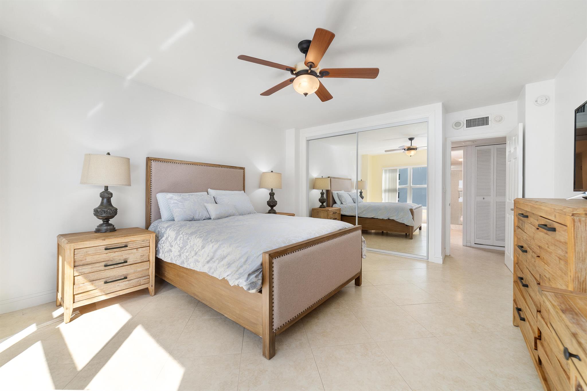 REGENCY TOWER SOUTH CONDO - Residential