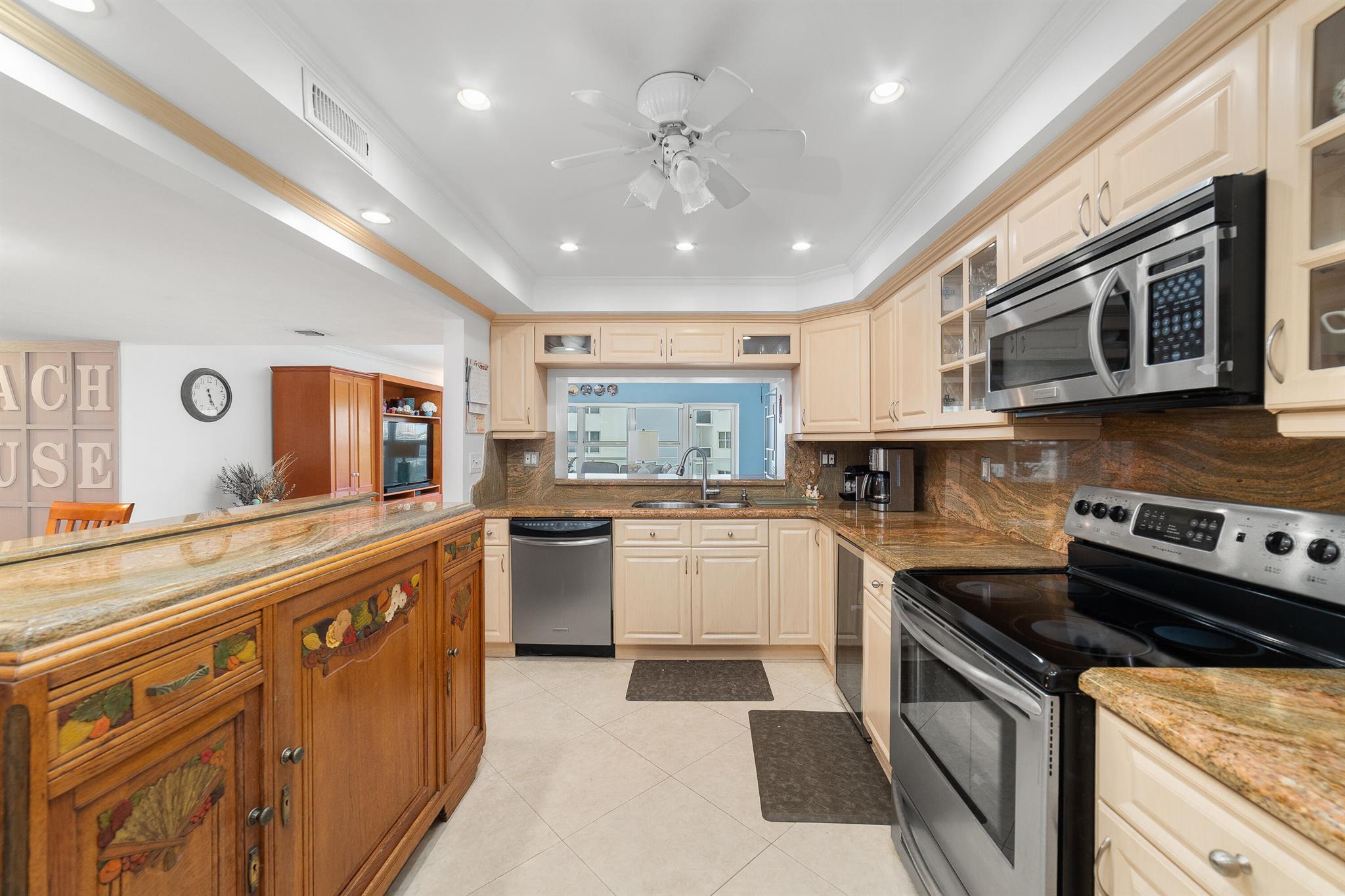 REGENCY TOWER SOUTH CONDO - Residential