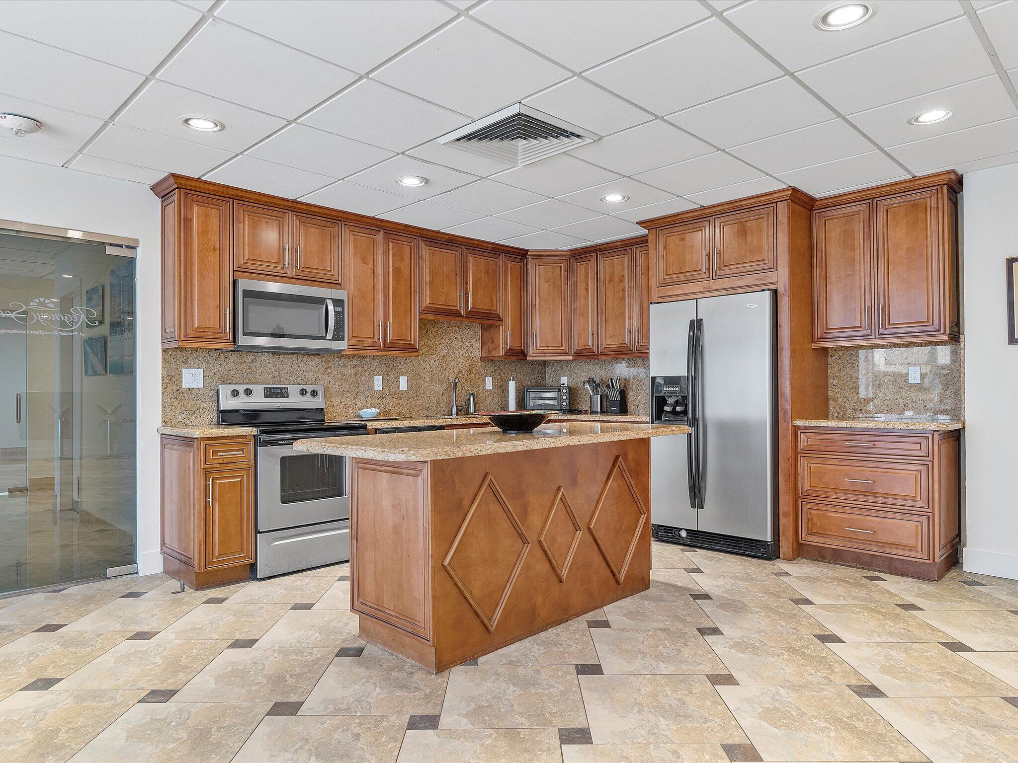 REGENCY TOWER SOUTH CONDO - Residential