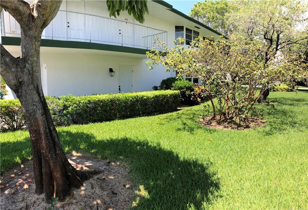 TEQUESTA GARDEN CONDO 4 - Residential