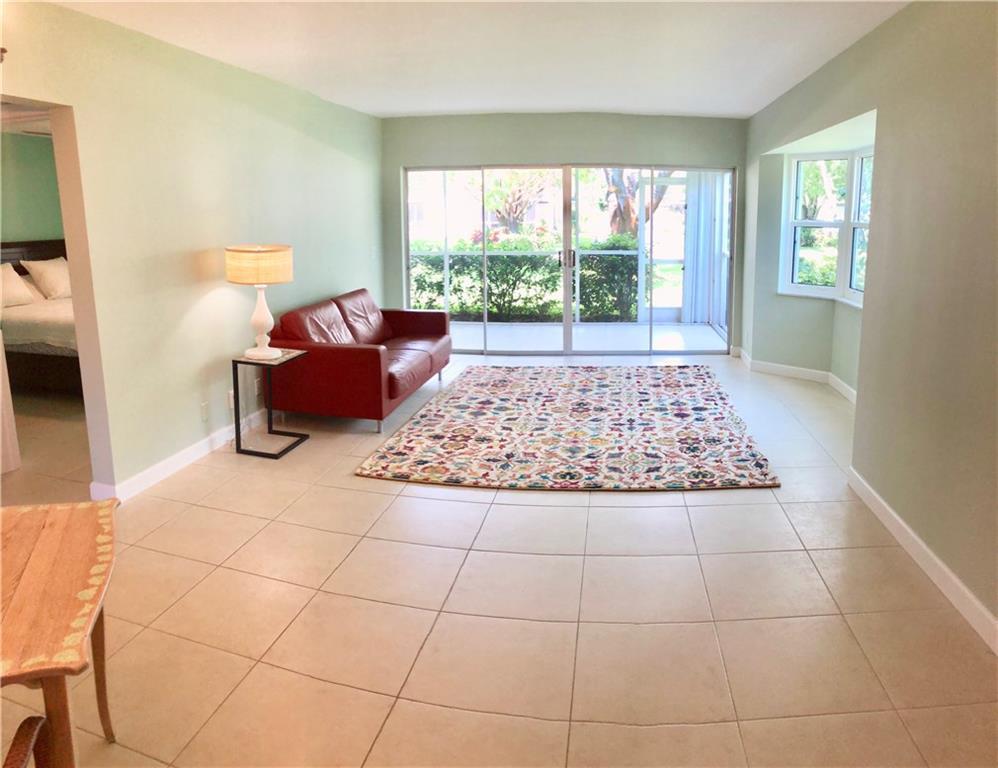 TEQUESTA GARDEN CONDO 4 - Residential