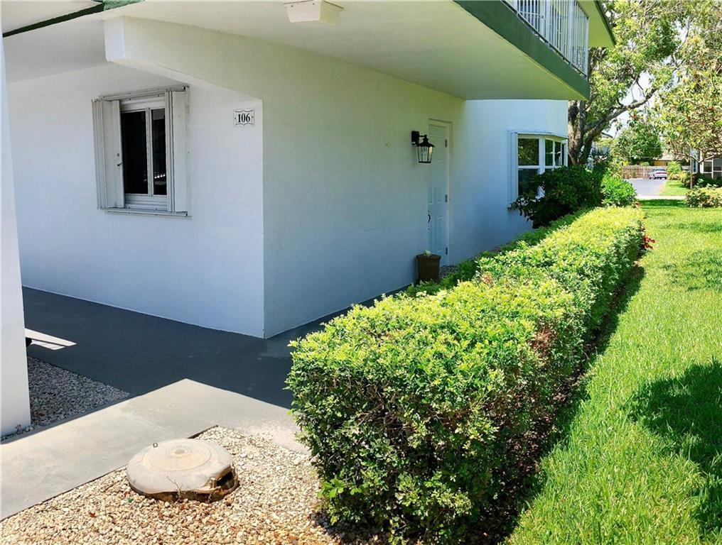 TEQUESTA GARDEN CONDO 4 - Residential