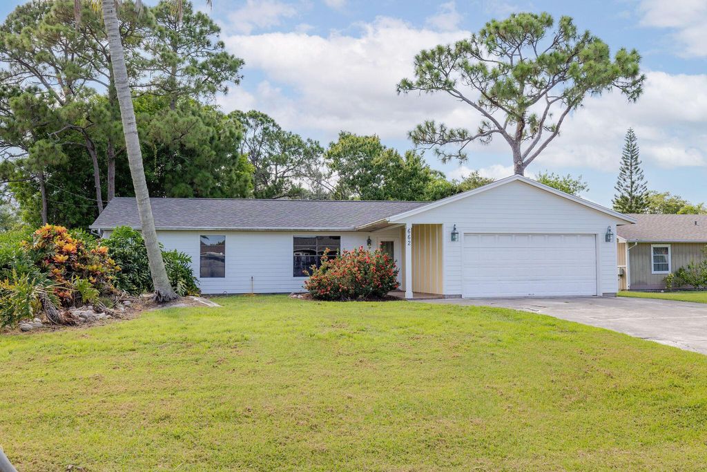 Photo of 662 NW Cardinal Drive, Port Saint Lucie, FL 34983 (MLS # R11116152)