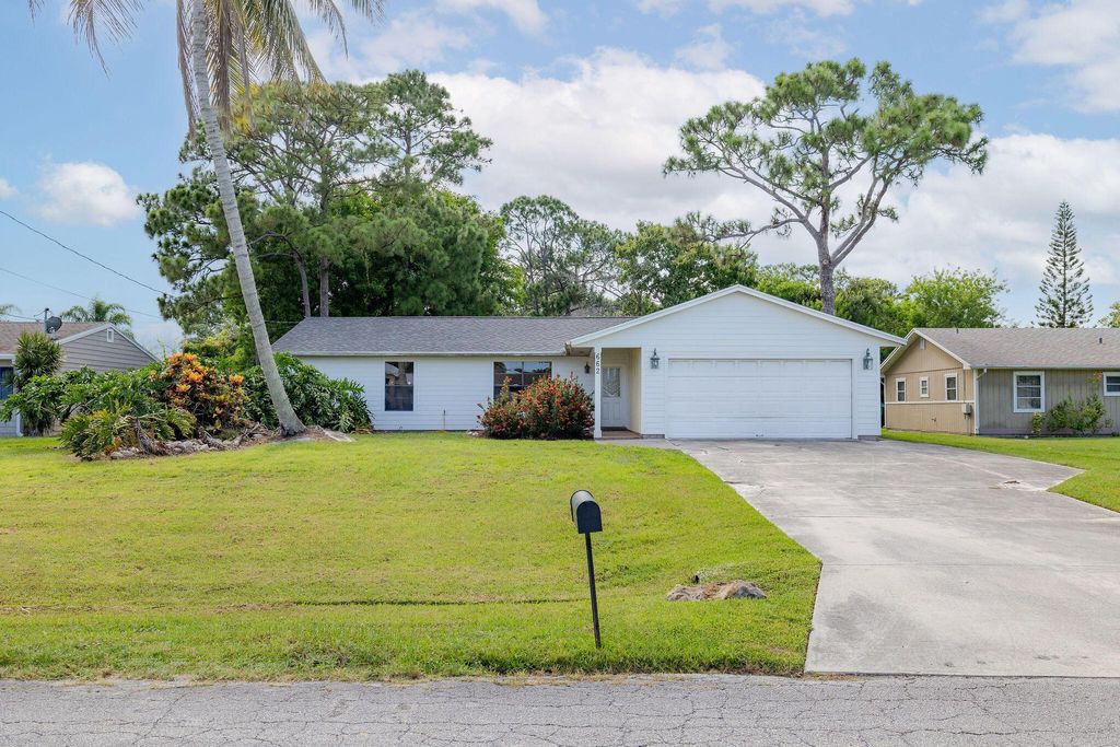 Photo of 662 NW Cardinal Drive, Port Saint Lucie, FL 34983 (MLS # R11116152)