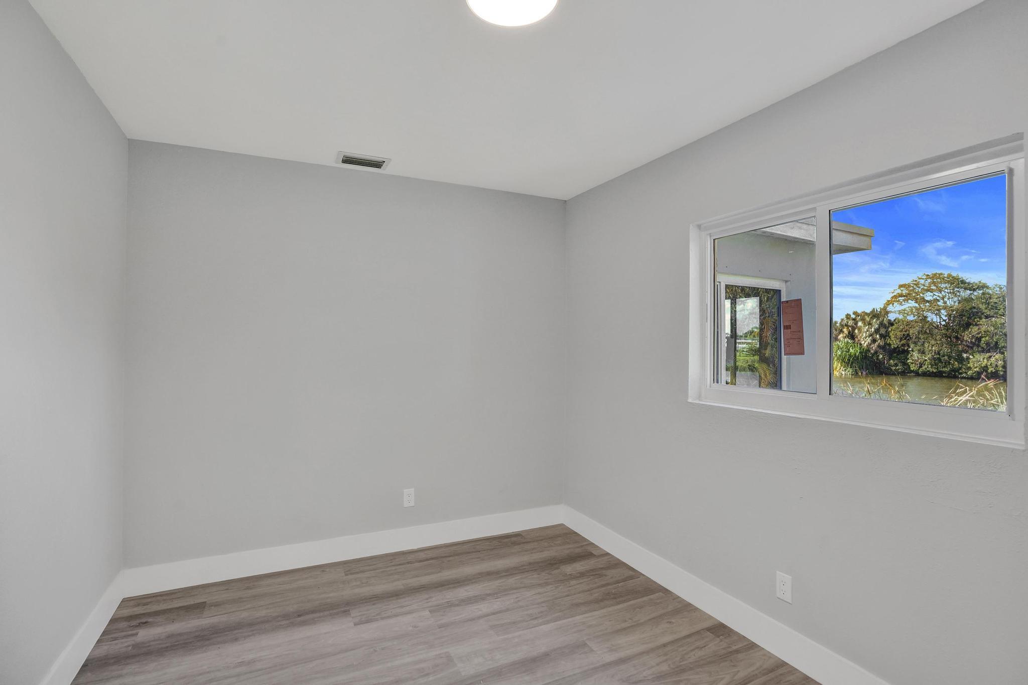 LARKDALE LAKE ESTATES - Residential