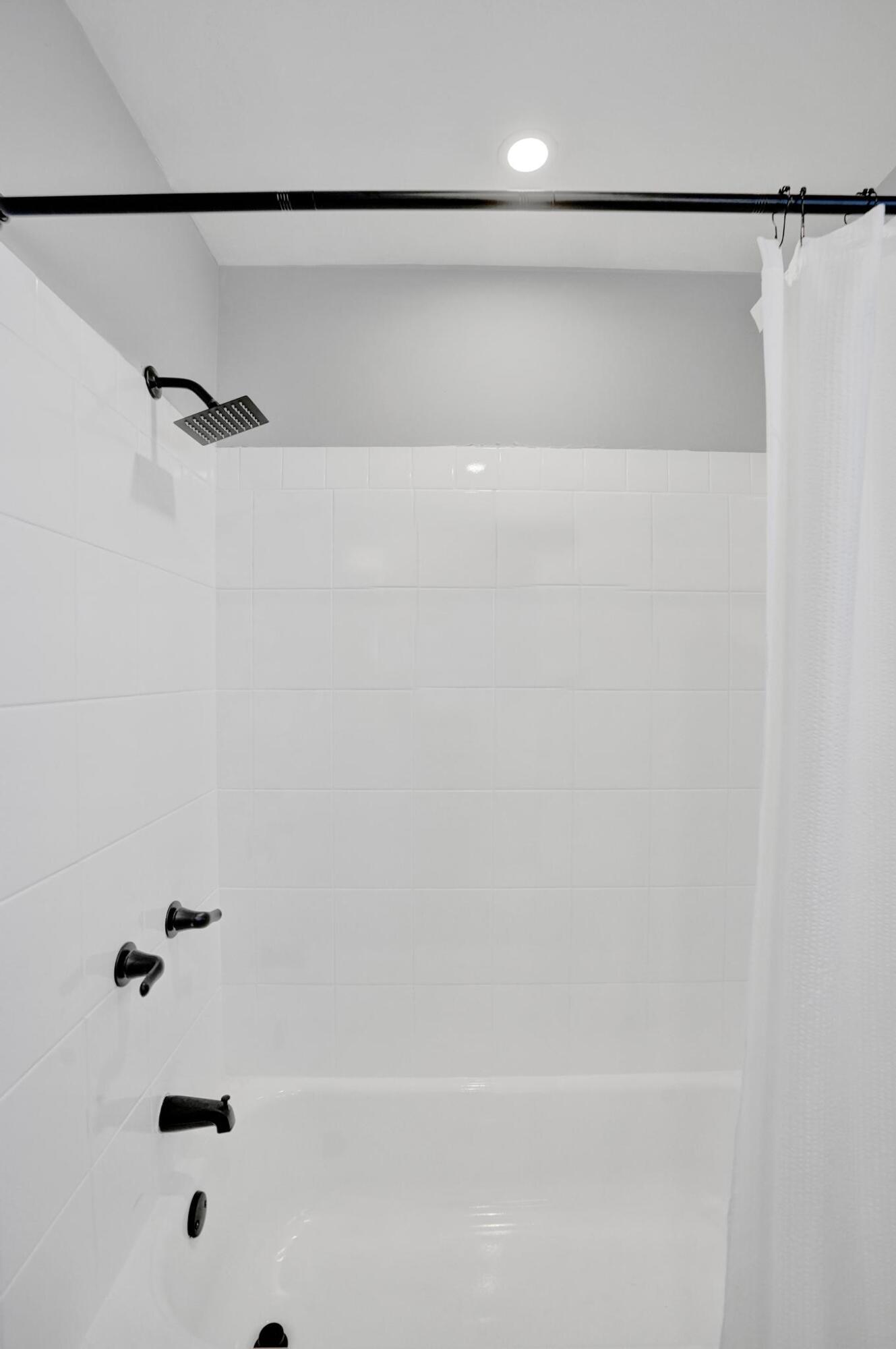 LARKDALE LAKE ESTATES - Residential