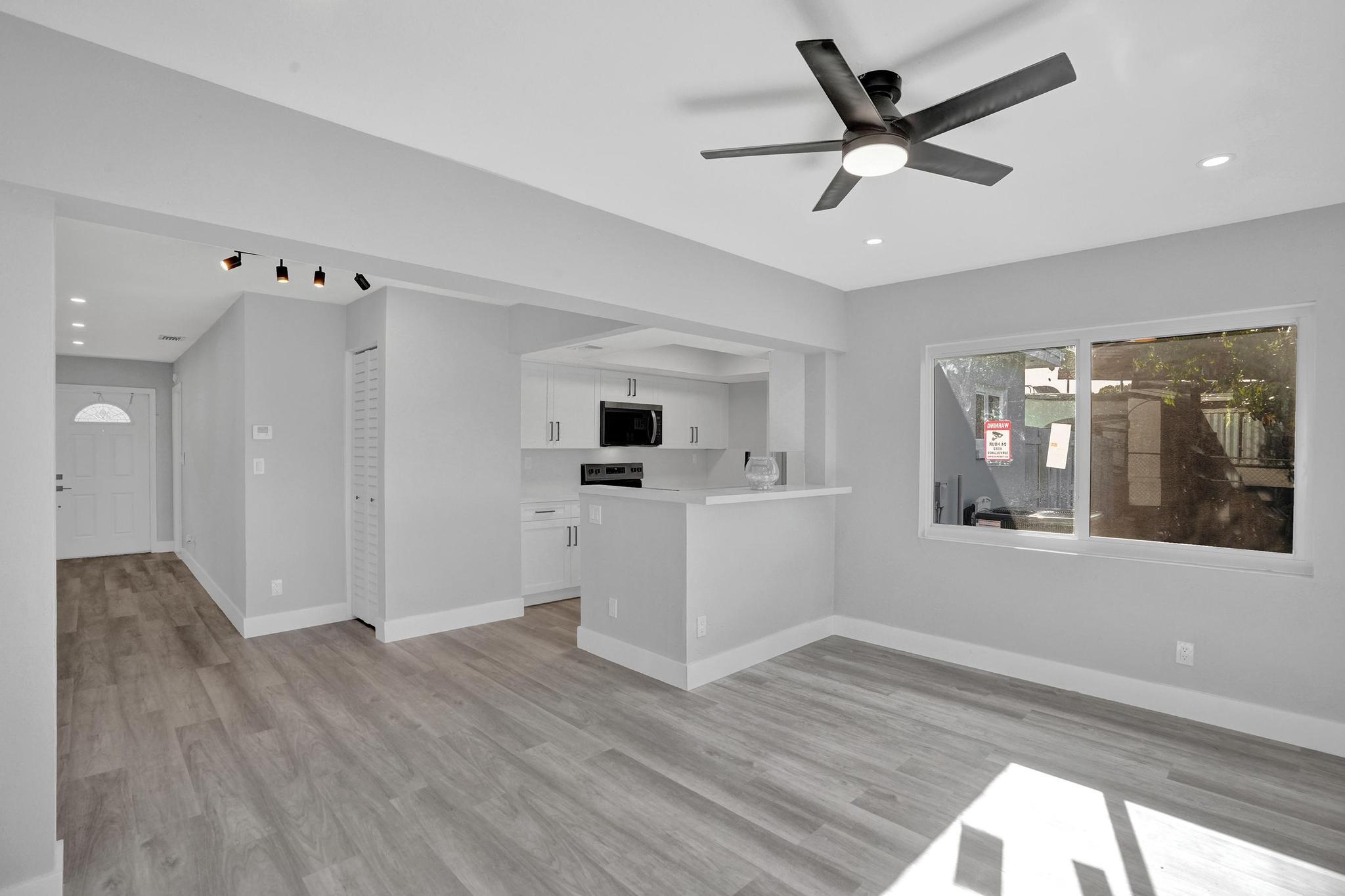 LARKDALE LAKE ESTATES - Residential