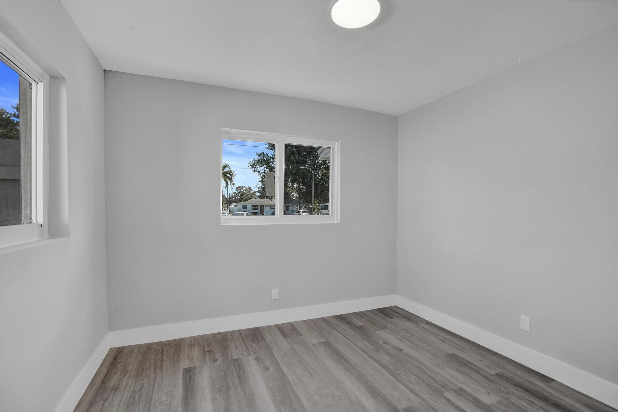 LARKDALE LAKE ESTATES - Residential