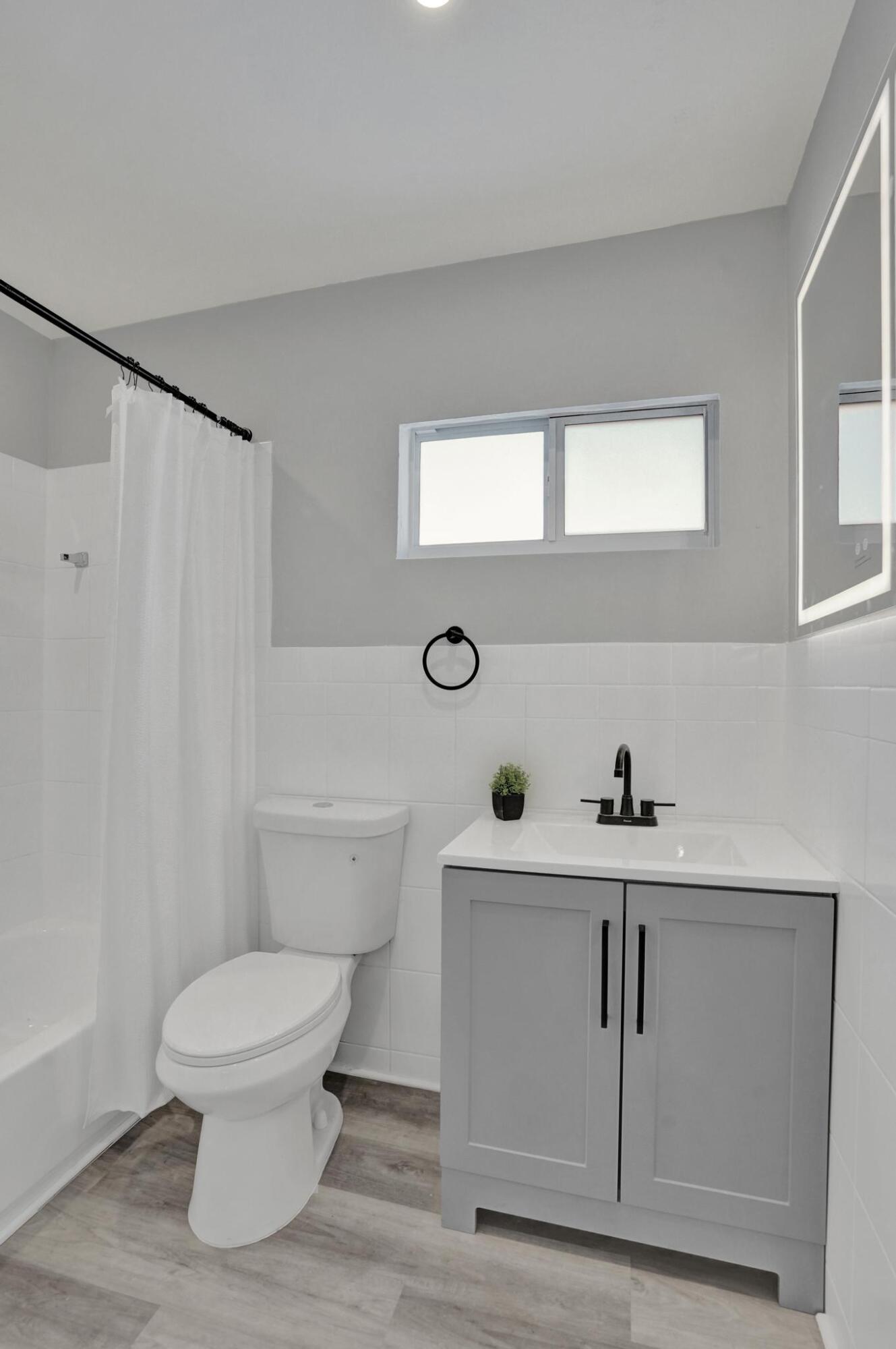 LARKDALE LAKE ESTATES - Residential