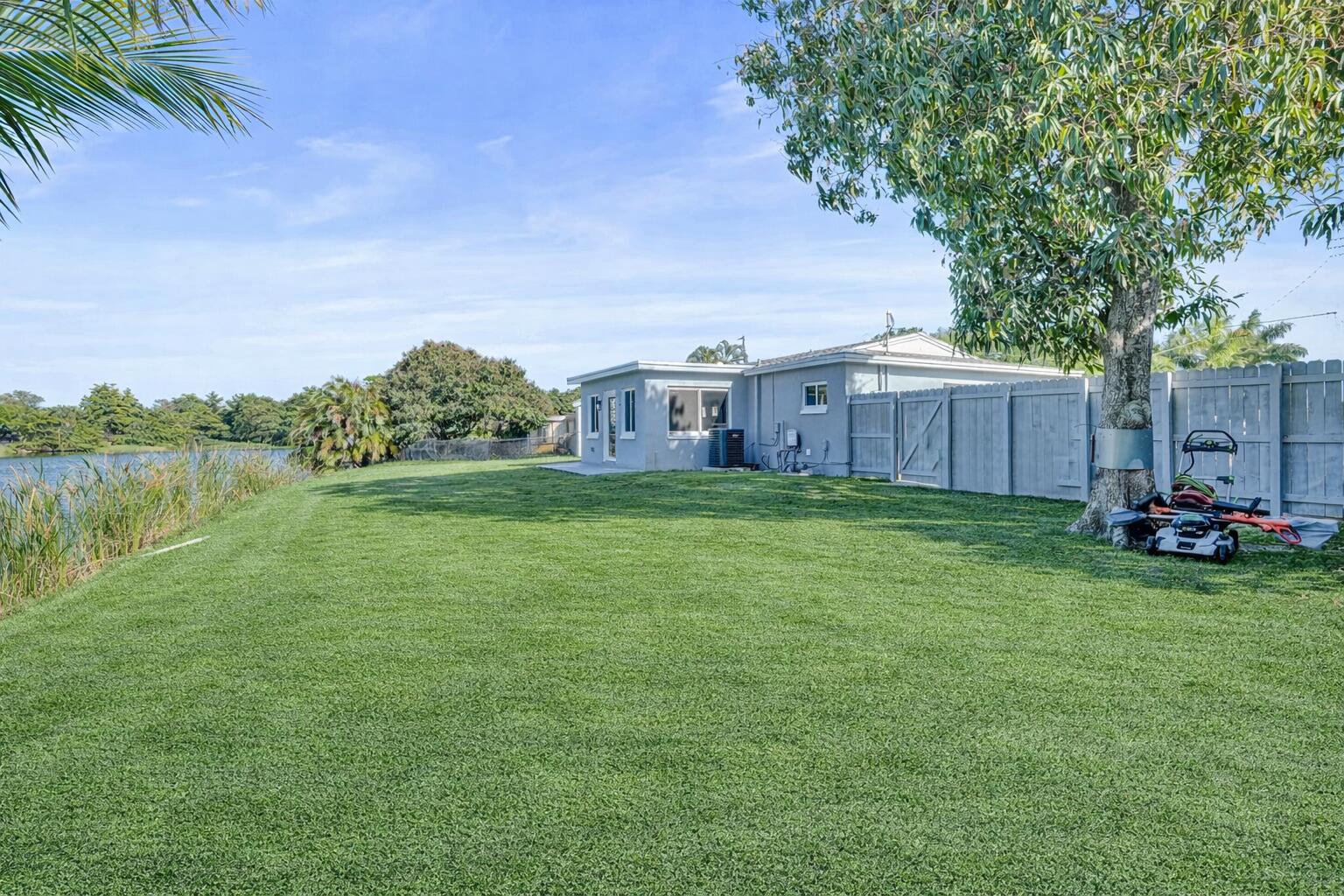 LARKDALE LAKE ESTATES - Residential