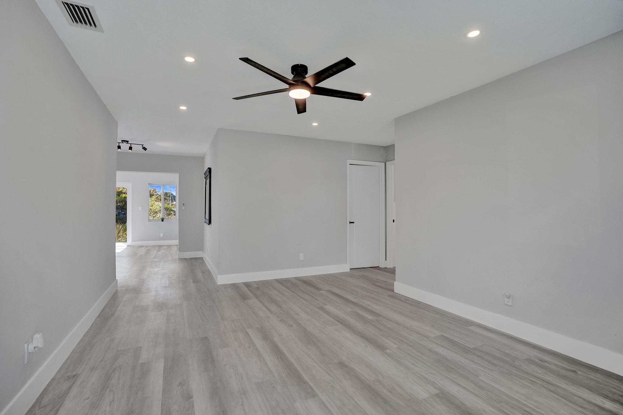 LARKDALE LAKE ESTATES - Residential