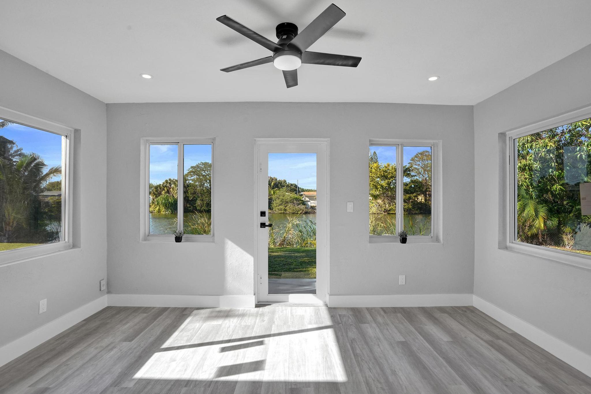 LARKDALE LAKE ESTATES - Residential