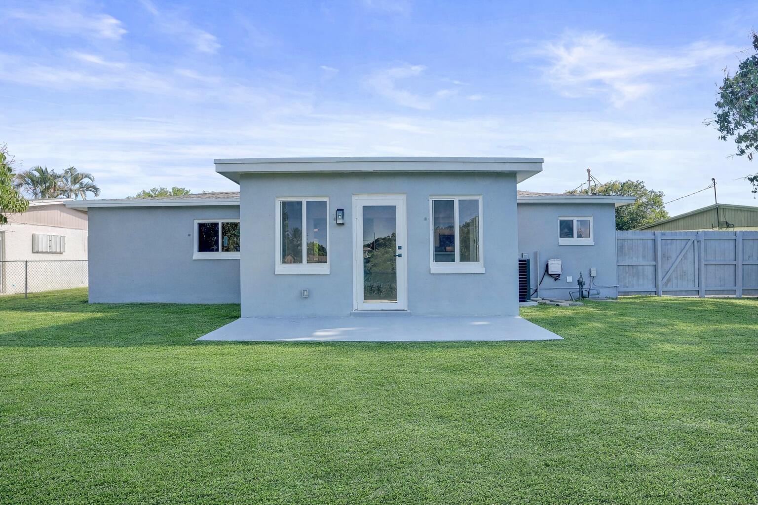 LARKDALE LAKE ESTATES - Residential