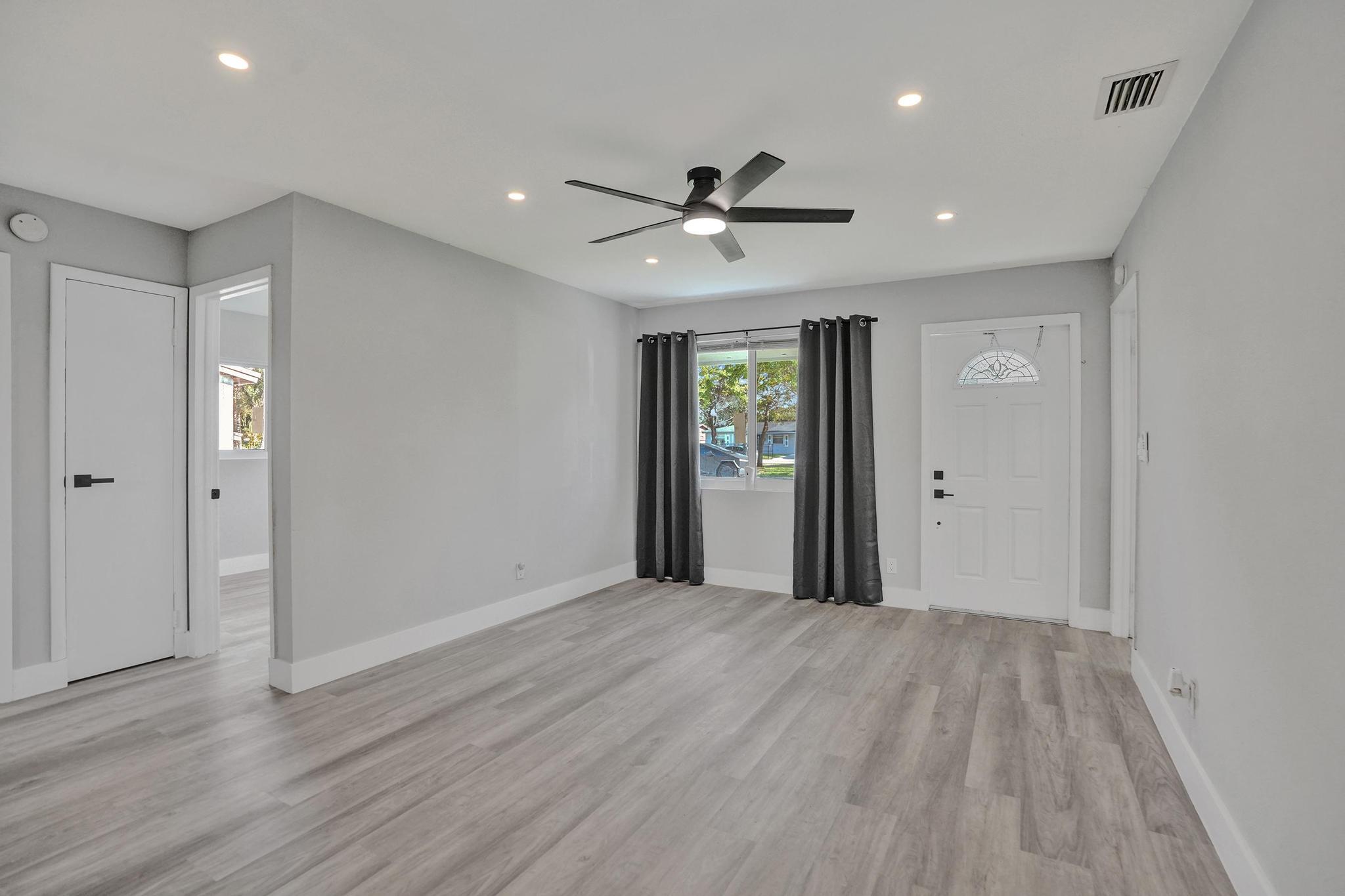 LARKDALE LAKE ESTATES - Residential