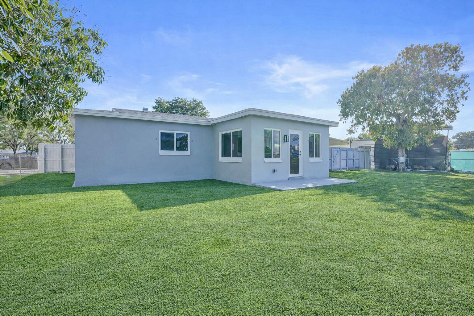 LARKDALE LAKE ESTATES - Residential