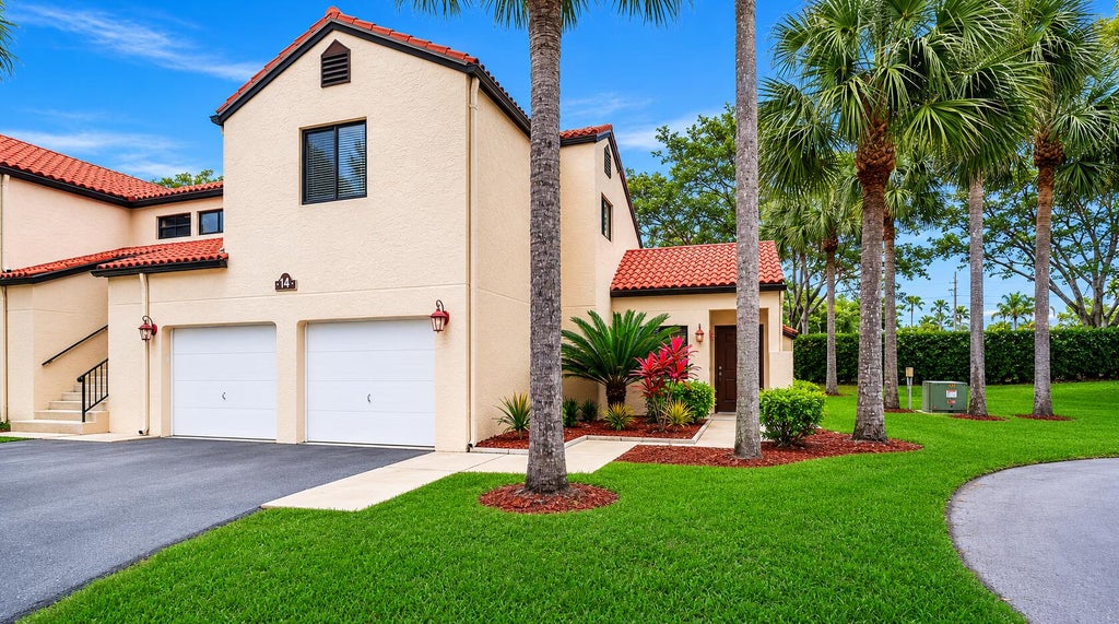 Photo of 14 VIA DE CASAS SUR #104, Boynton Beach, FL 33426 (MLS # B26081852)