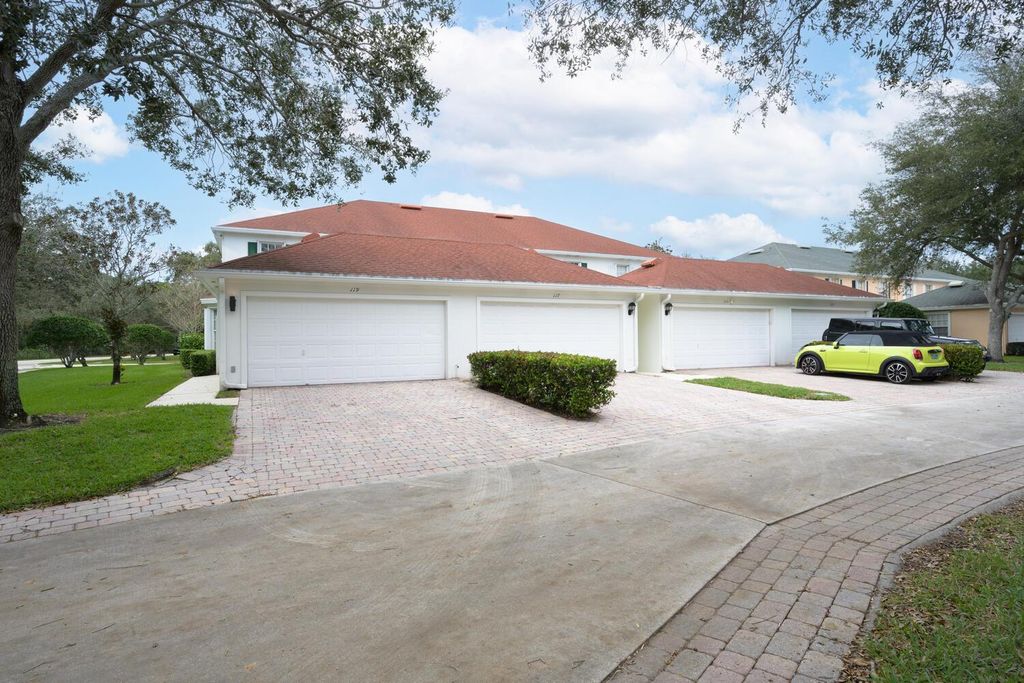 Photo of 117 Waterford Drive, Jupiter, FL 33458 (MLS # R10949408)