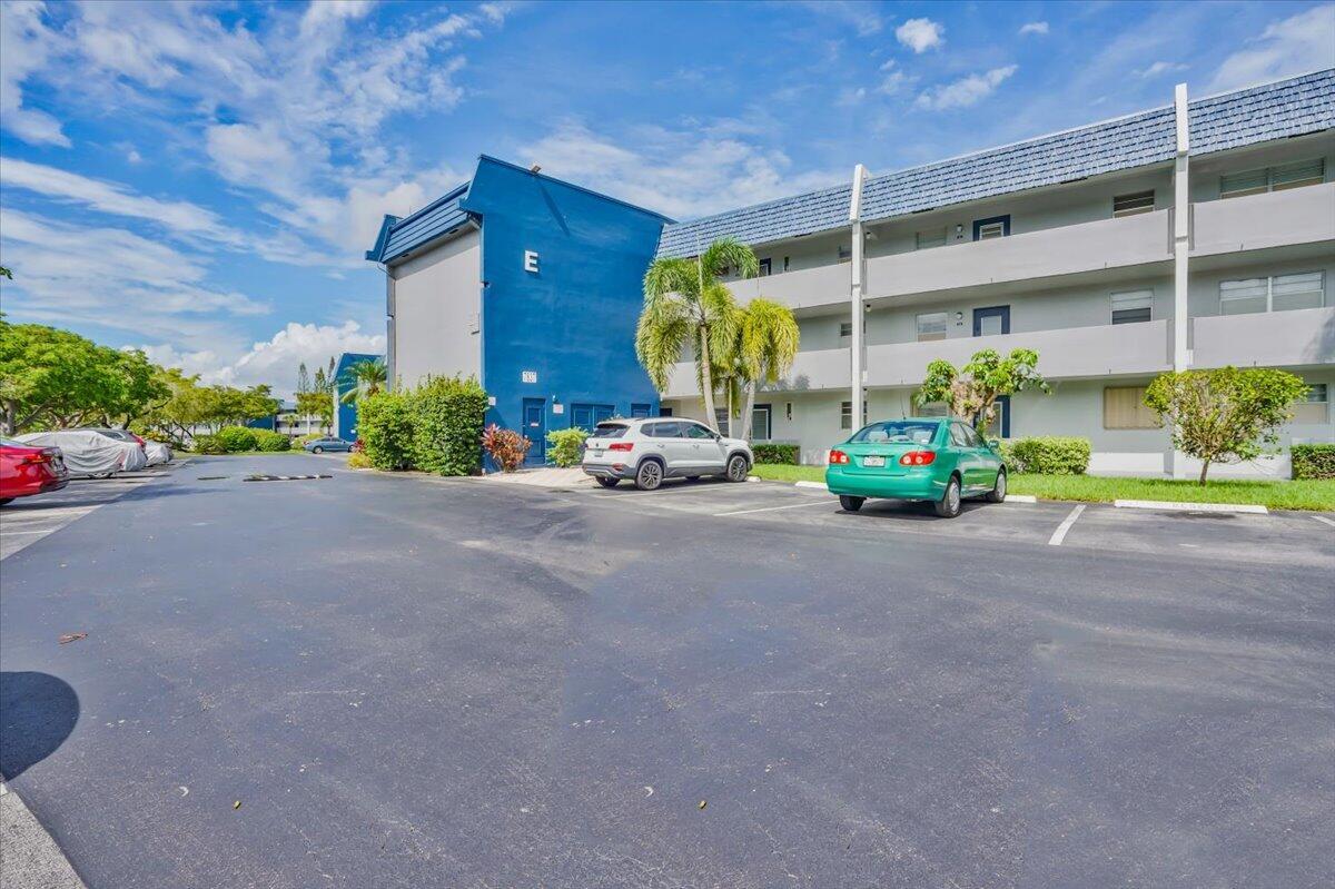 Back on the Market! HOA did not approve previous buyer. This charming 2/2 condo corner unit features a remodeled kitchen with Stainless steel appliances and a brand new AC unit (October 2022). Enjoy the spacious layout, access to amenities, and convenient location. Roof was recently redone and building painted. Enclosed patio has AC Ventilation!Schedule a viewing today and experience the comfort and modern updates of this fantastic property!