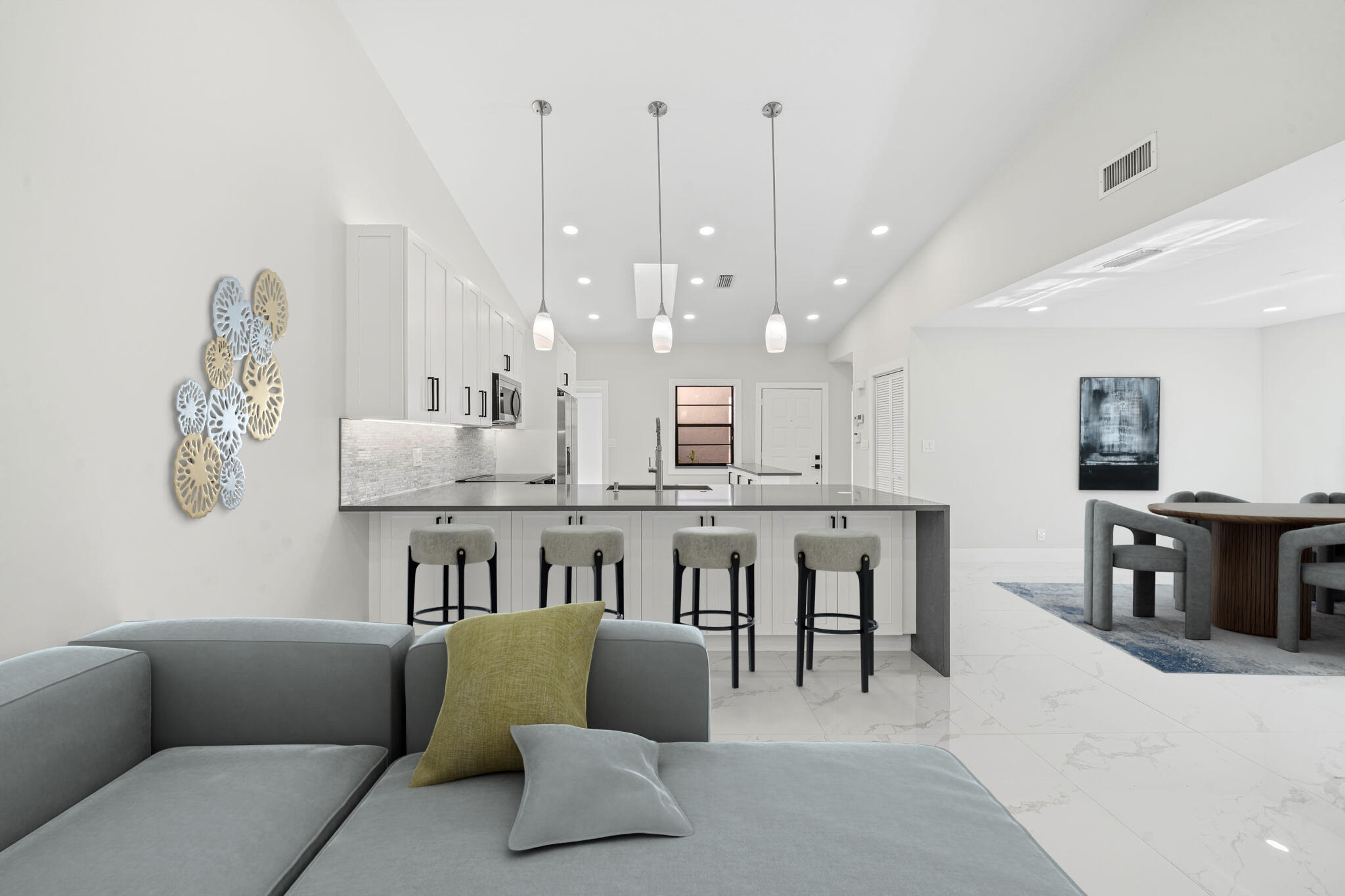 HUNTINGTON POINTE - Residential