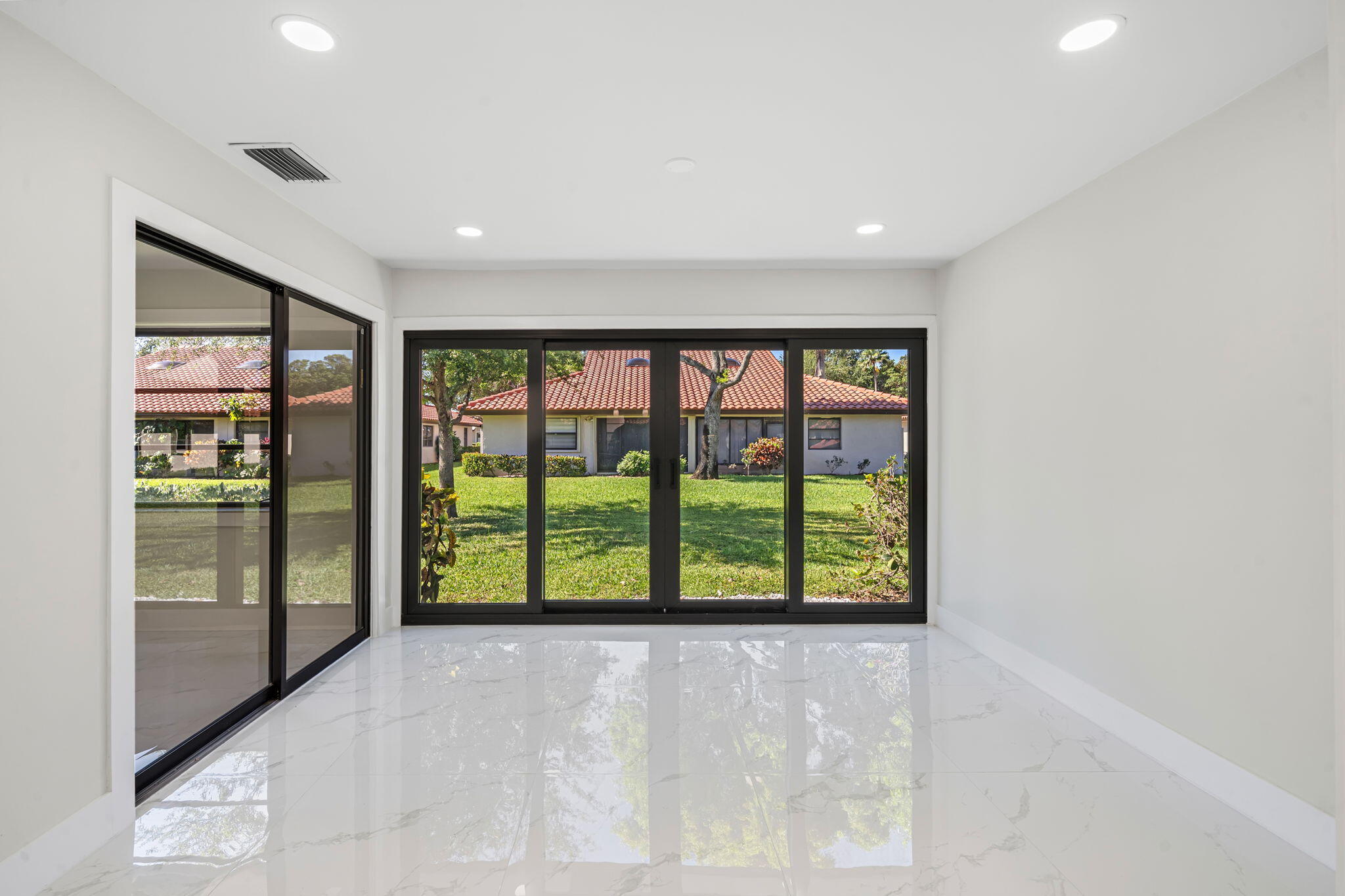 HUNTINGTON POINTE - Residential