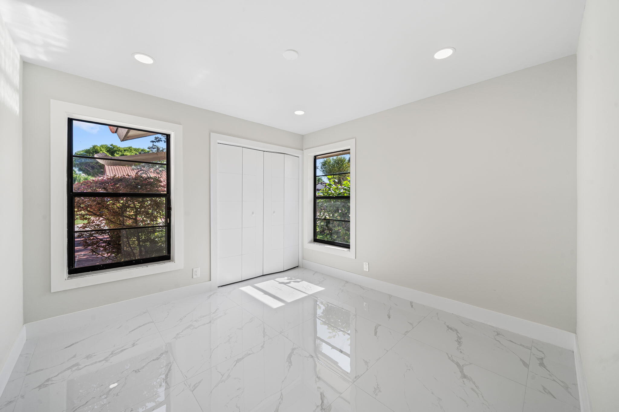 HUNTINGTON POINTE - Residential