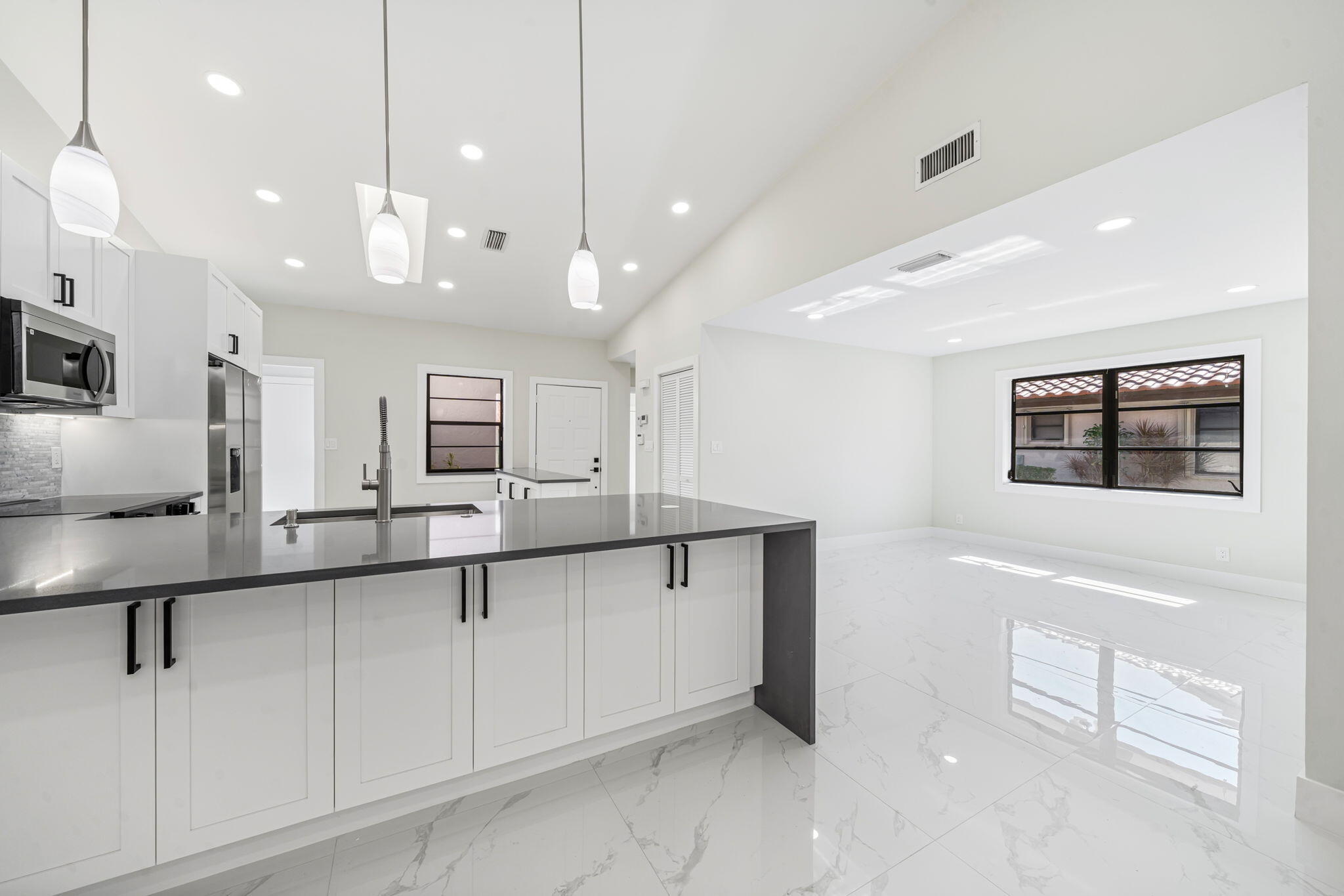 HUNTINGTON POINTE - Residential