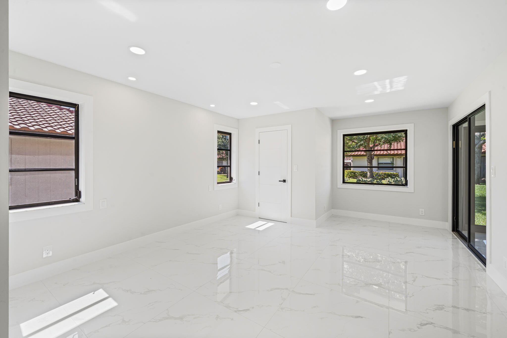HUNTINGTON POINTE - Residential