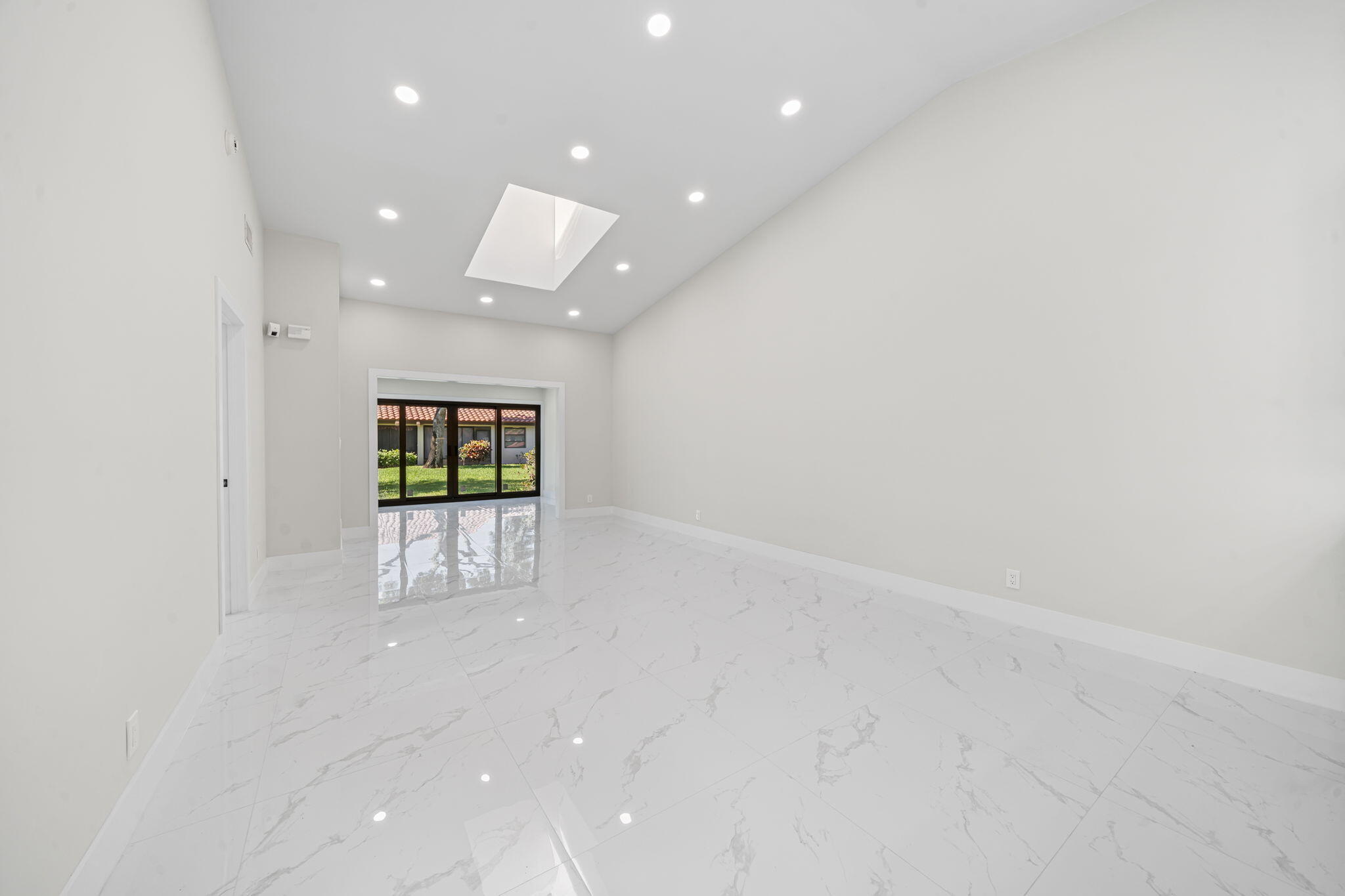 HUNTINGTON POINTE - Residential
