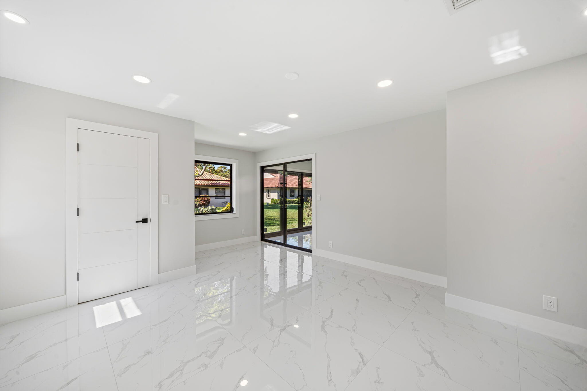 HUNTINGTON POINTE - Residential